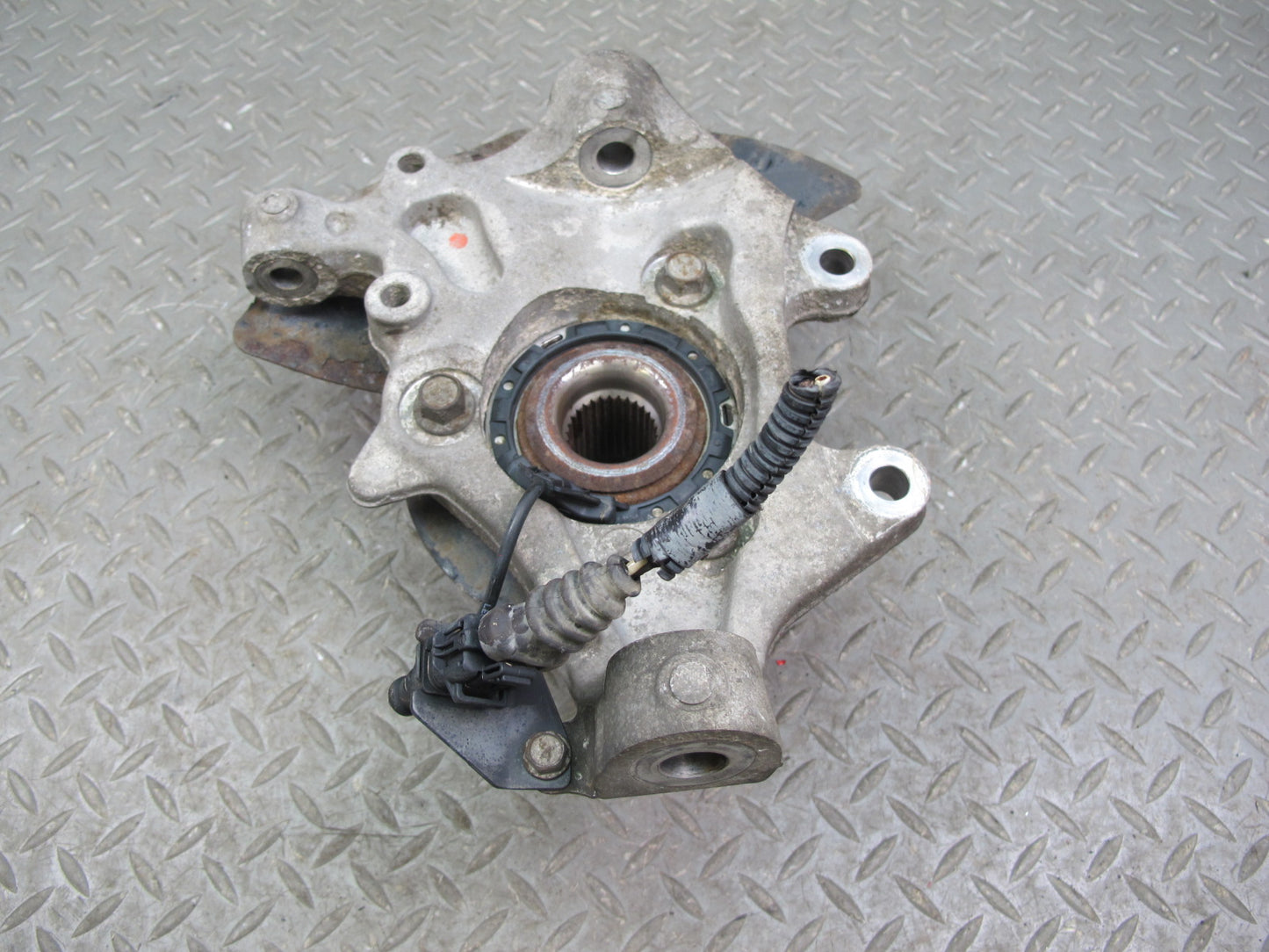 07-10 Saturn SKY Pontiac Solstice Rear Right Spindle Knuckle Wheel Hub OEM