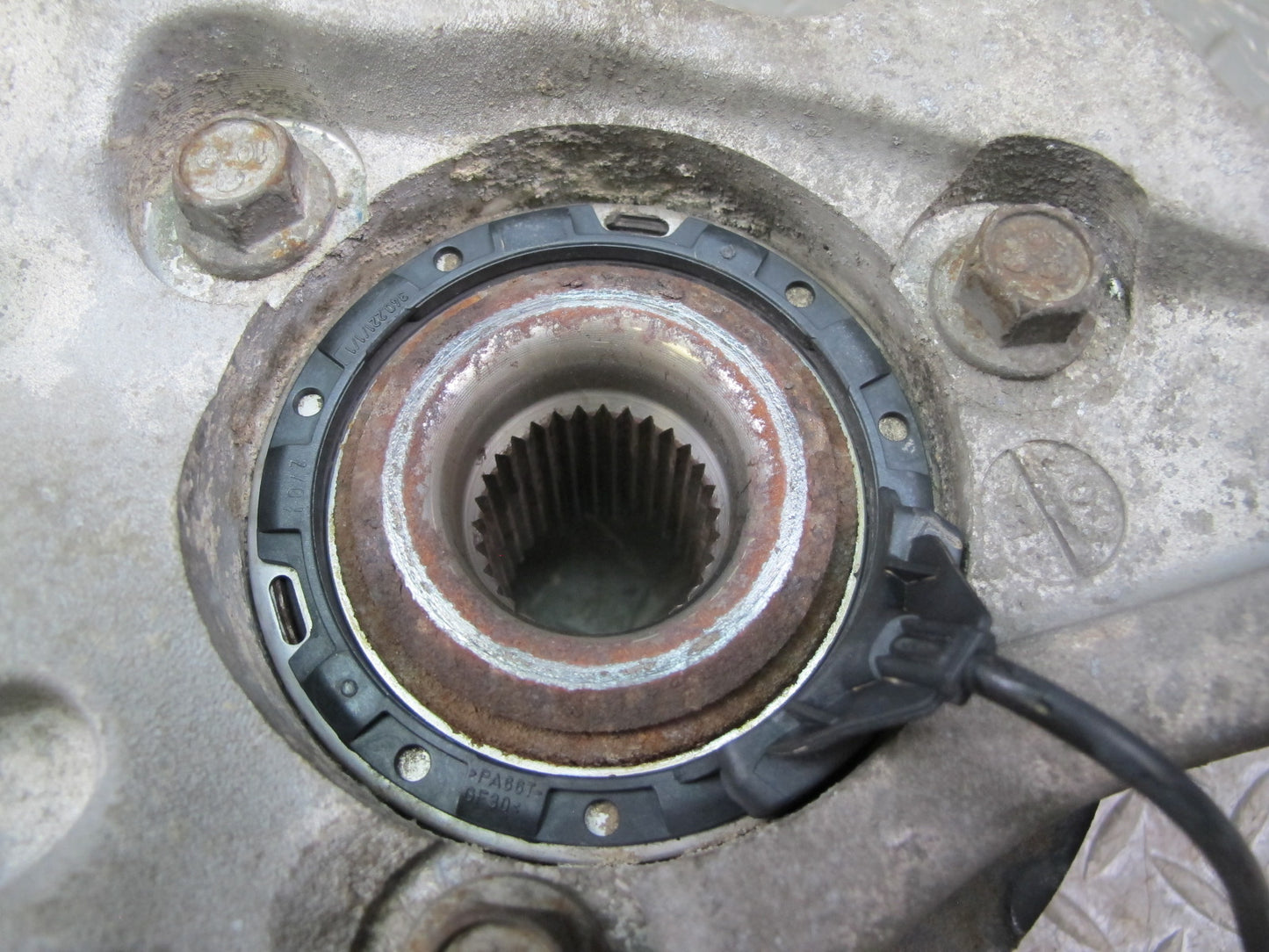 07-10 Saturn SKY Pontiac Solstice Rear Right Spindle Knuckle Wheel Hub OEM