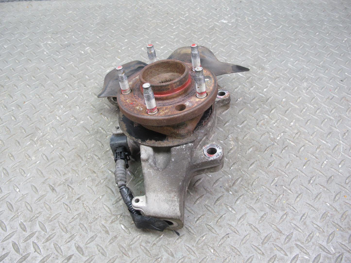 07-10 Saturn SKY Pontiac Solstice Front Right Spindle Knuckle Wheel Hub OEM