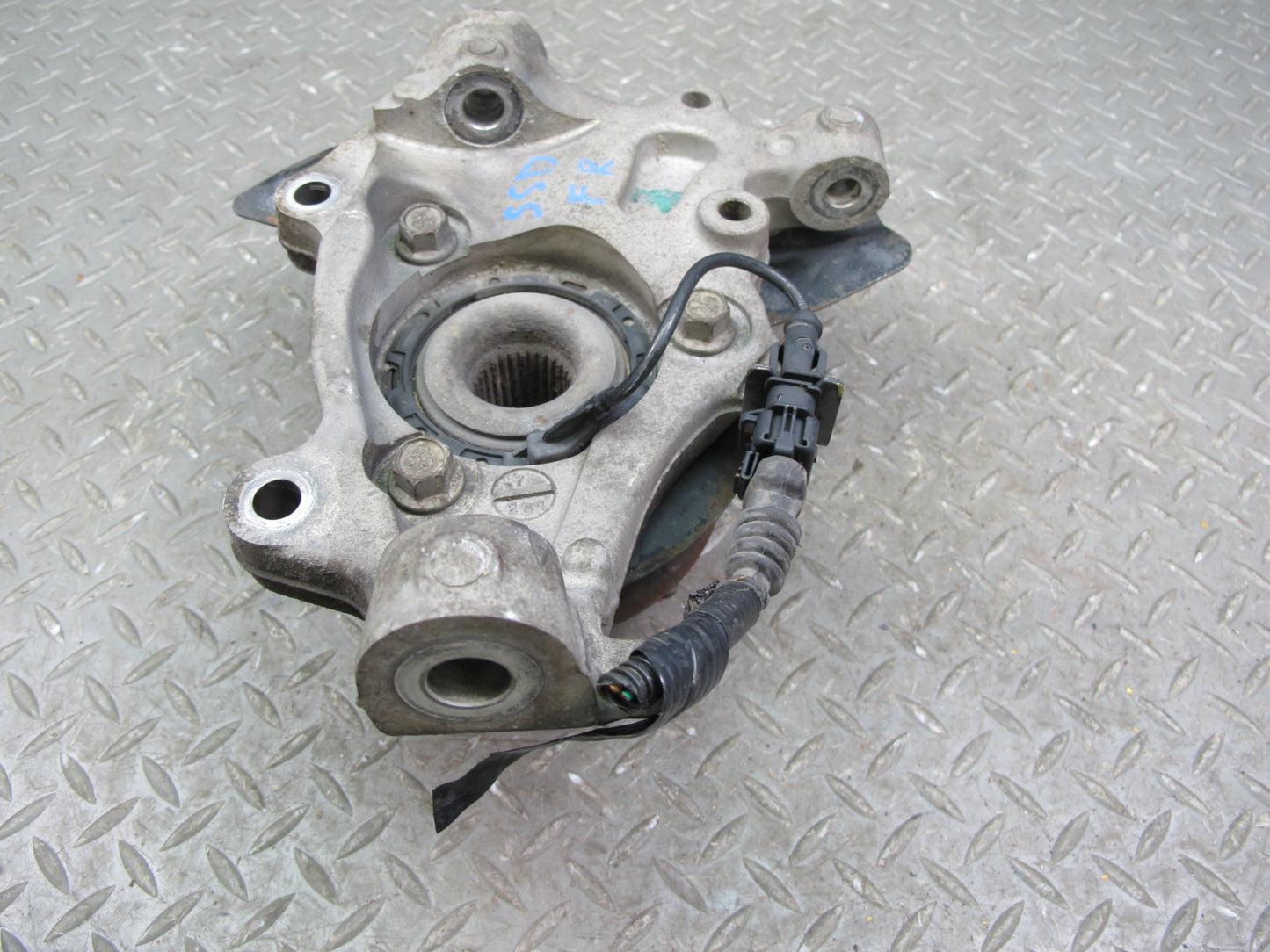 07-10 Saturn SKY Pontiac Solstice Front Right Spindle Knuckle Wheel Hub OEM