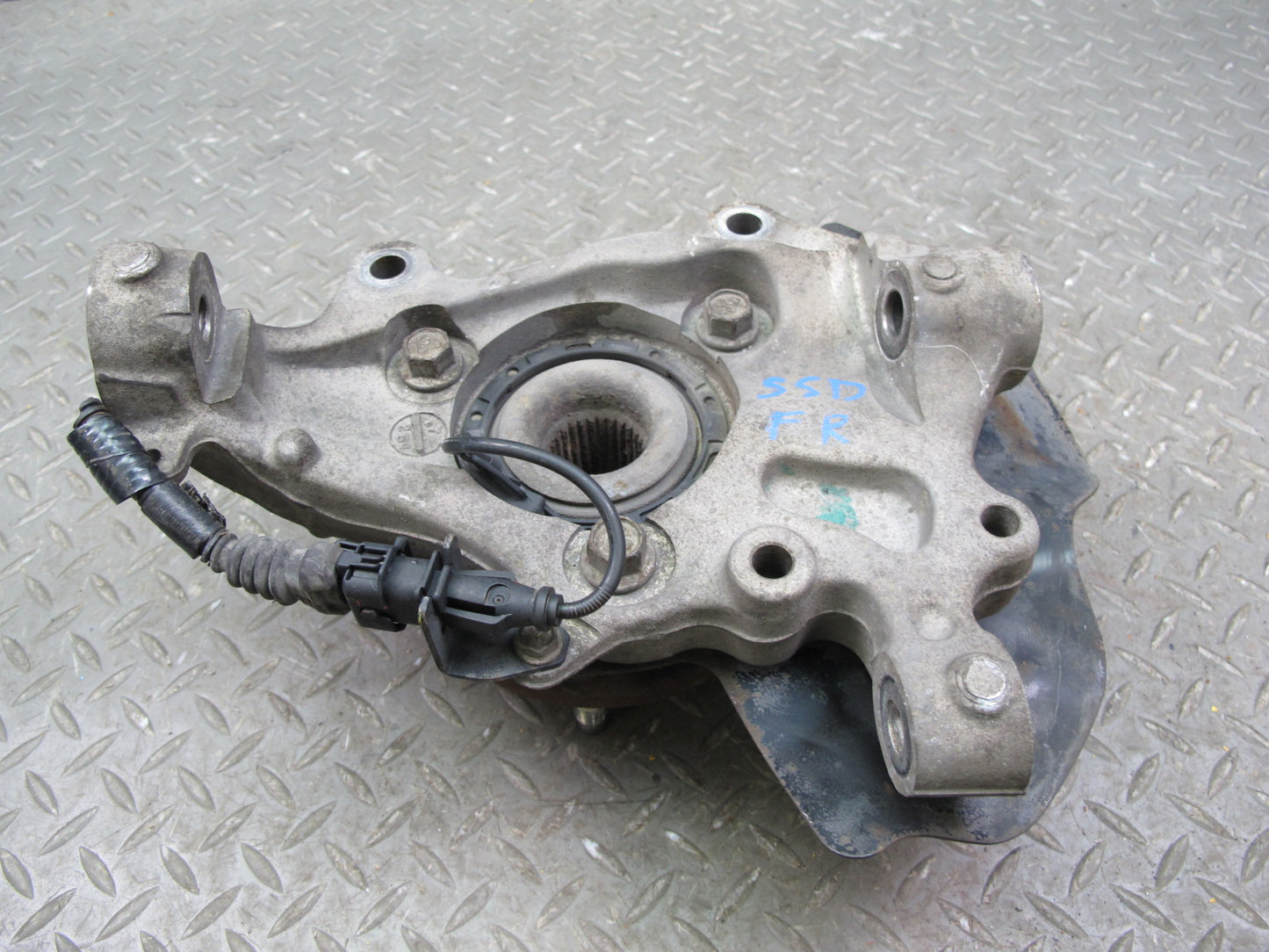 07-10 Saturn SKY Pontiac Solstice Front Right Spindle Knuckle Wheel Hub OEM