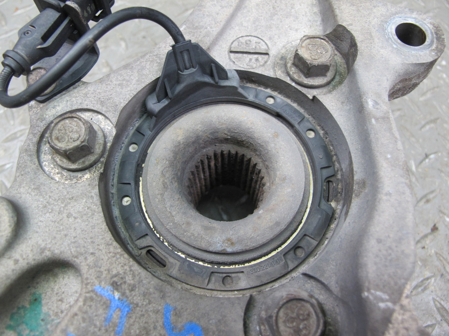 07-10 Saturn SKY Pontiac Solstice Front Right Spindle Knuckle Wheel Hub OEM