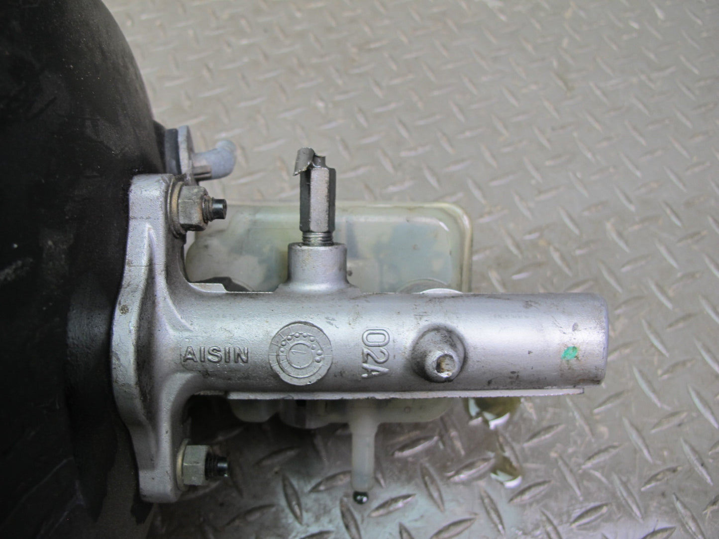 01-03 Lexus UCF30L LS430 Brake Master Cylinder Booster Fluid Reservoir OEM