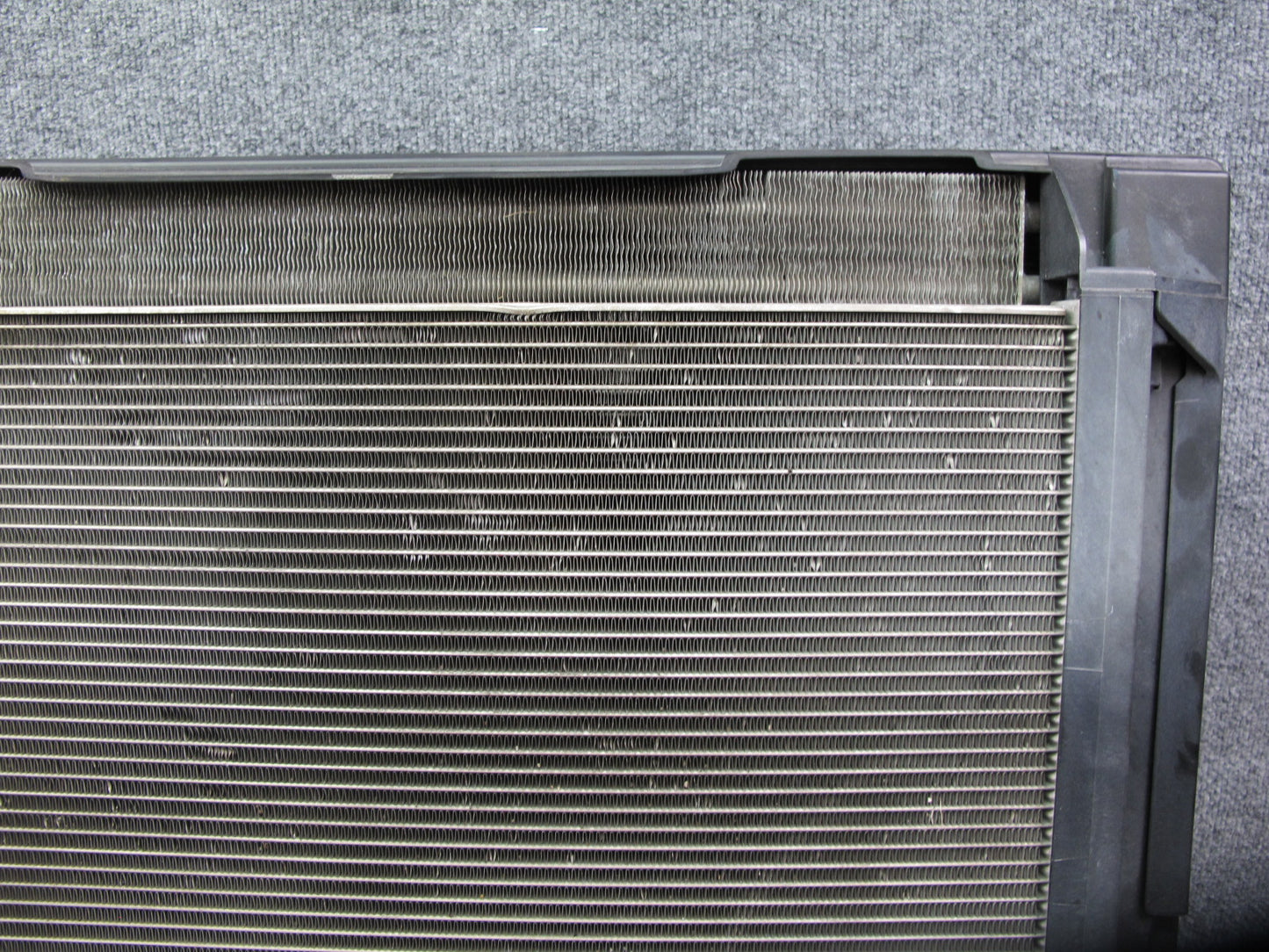 10-14 BMW E70 E71 X5M X6M S63 Engine Radiator Condenser Cooling Fan Shroud OEM