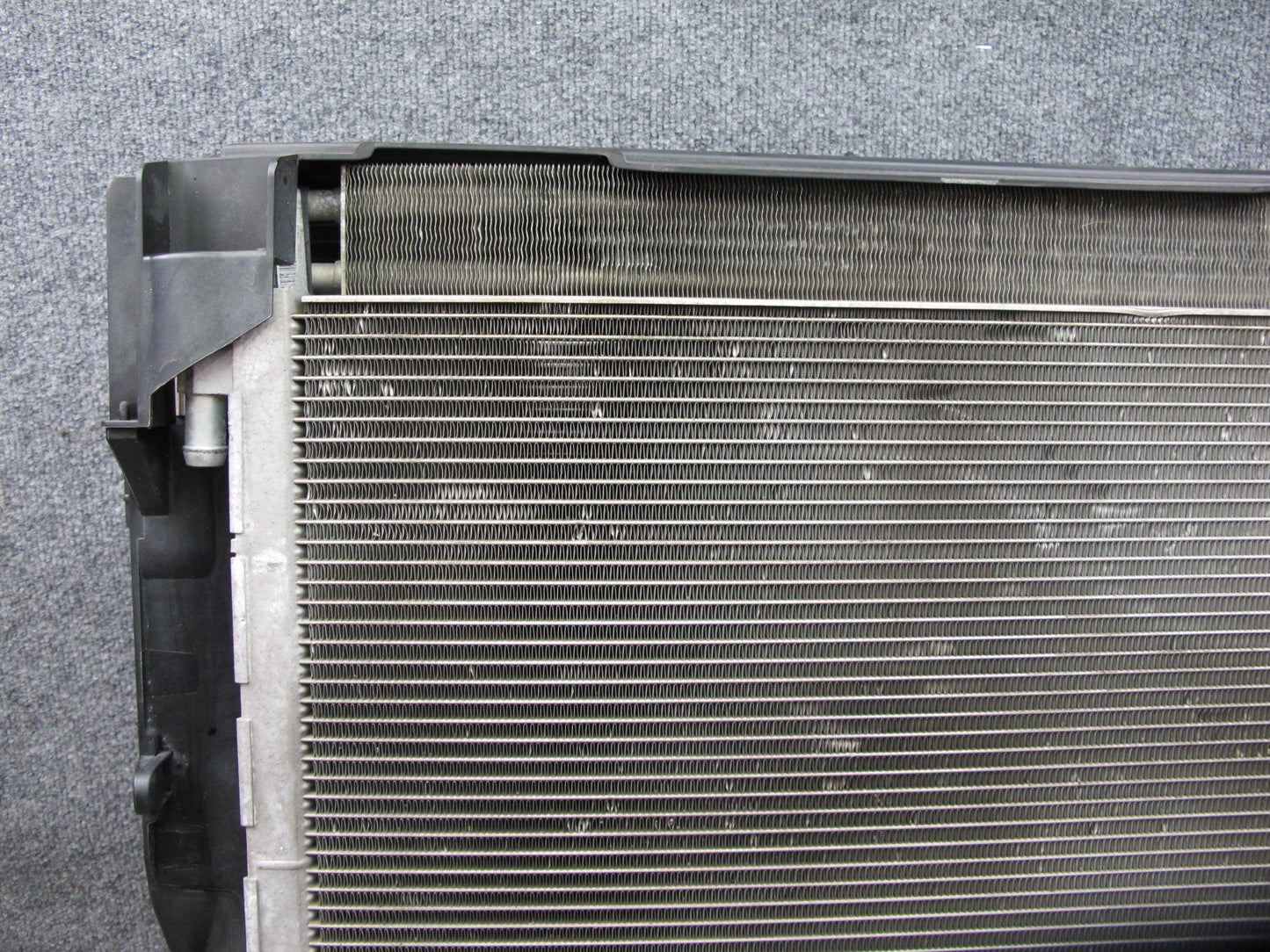 10-14 BMW E70 E71 X5M X6M S63 Engine Radiator Condenser Cooling Fan Shroud OEM