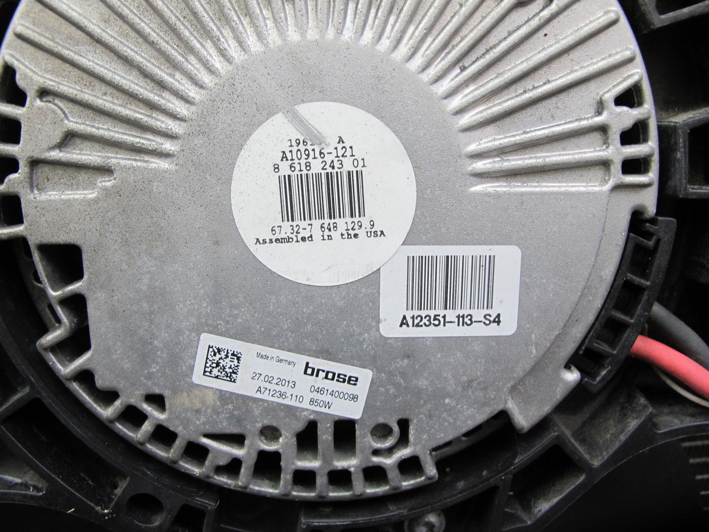 10-14 BMW E70 E71 X5M X6M S63 Engine Radiator Condenser Cooling Fan Shroud OEM