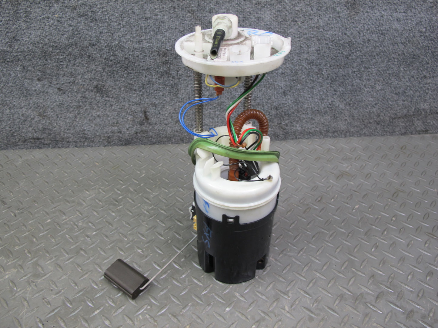 09-14 BMW E70 E71 X5M X6M 4.4L N63 S63 Fuel Pump Level Sensor Sending Unit OEM