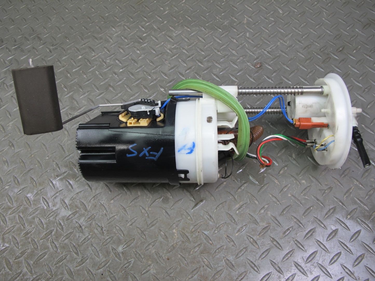 09-14 BMW E70 E71 X5M X6M 4.4L N63 S63 Fuel Pump Level Sensor Sending Unit OEM