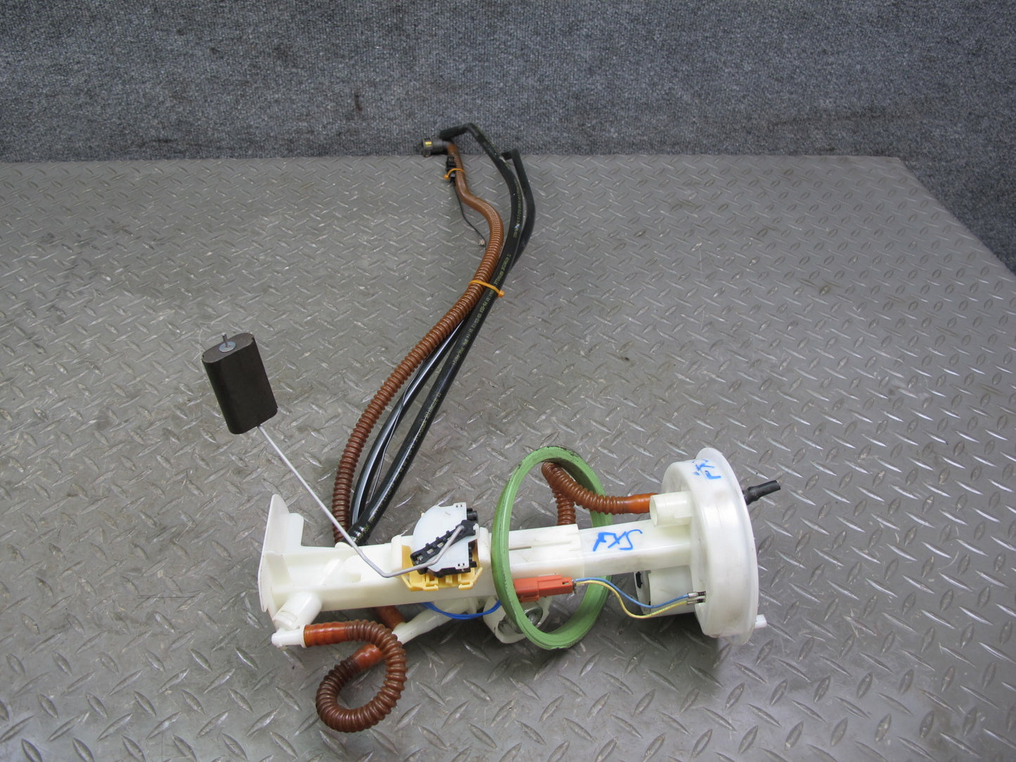 09-14 BMW E70 E71 X5M X6M 4.4L N63 S63 Fuel Pump Level Sensor Sending Unit OEM