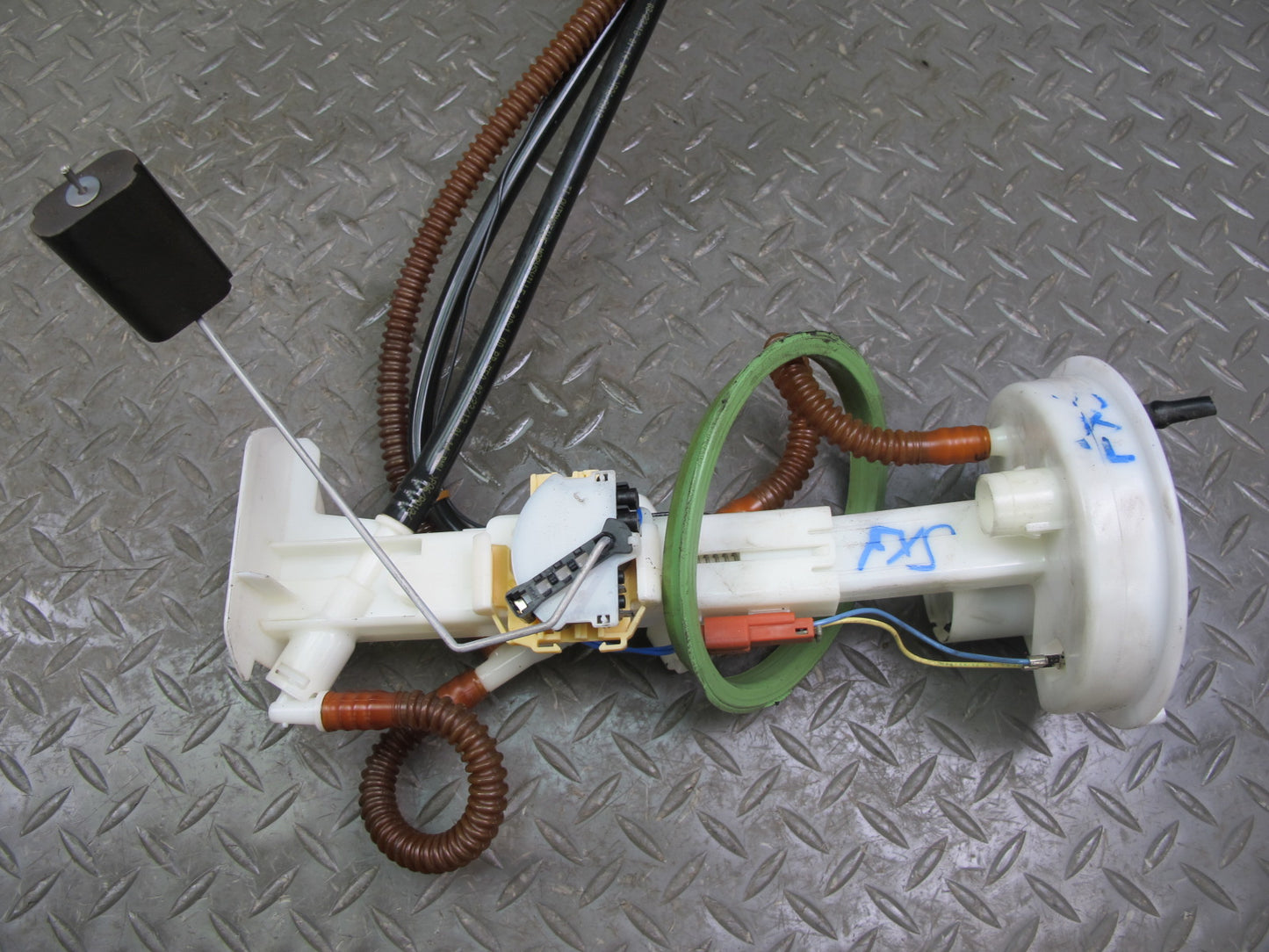 09-14 BMW E70 E71 X5M X6M 4.4L N63 S63 Fuel Pump Level Sensor Sending Unit OEM