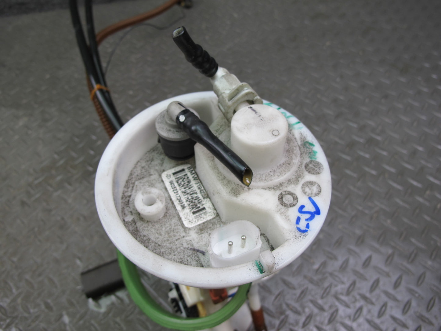 09-14 BMW E70 E71 X5M X6M 4.4L N63 S63 Fuel Pump Level Sensor Sending Unit OEM