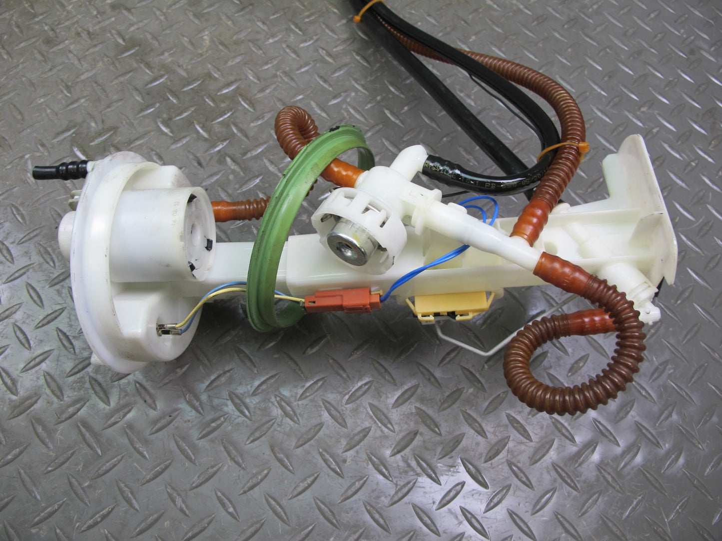 09-14 BMW E70 E71 X5M X6M 4.4L N63 S63 Fuel Pump Level Sensor Sending Unit OEM