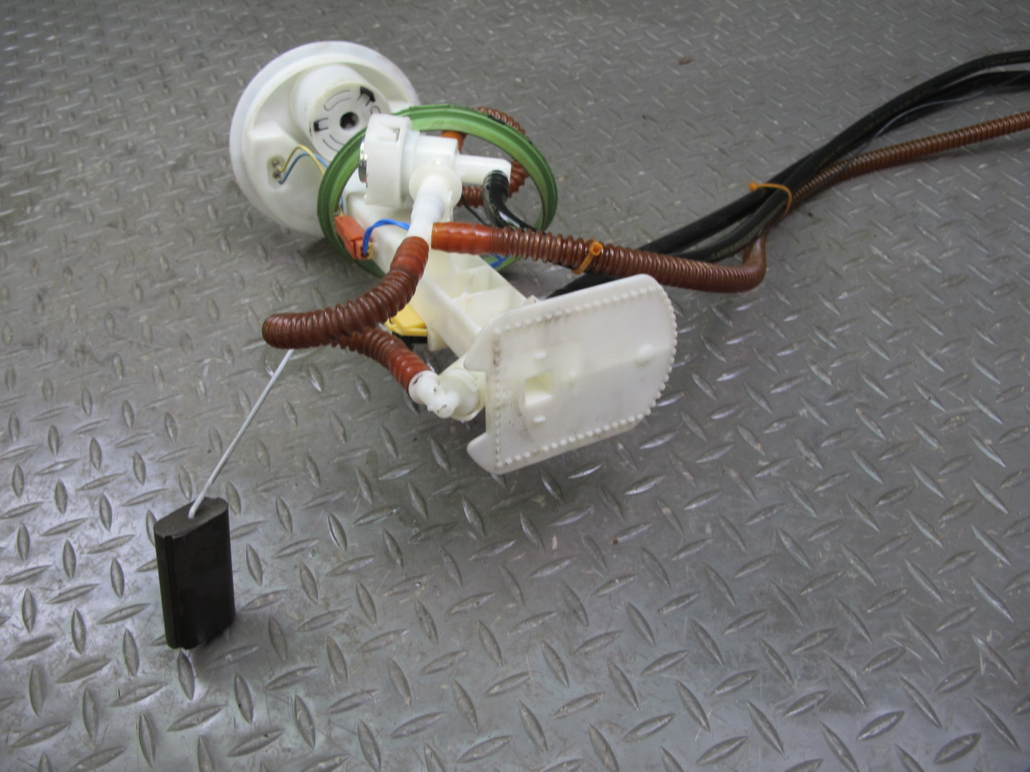 09-14 BMW E70 E71 X5M X6M 4.4L N63 S63 Fuel Pump Level Sensor Sending Unit OEM