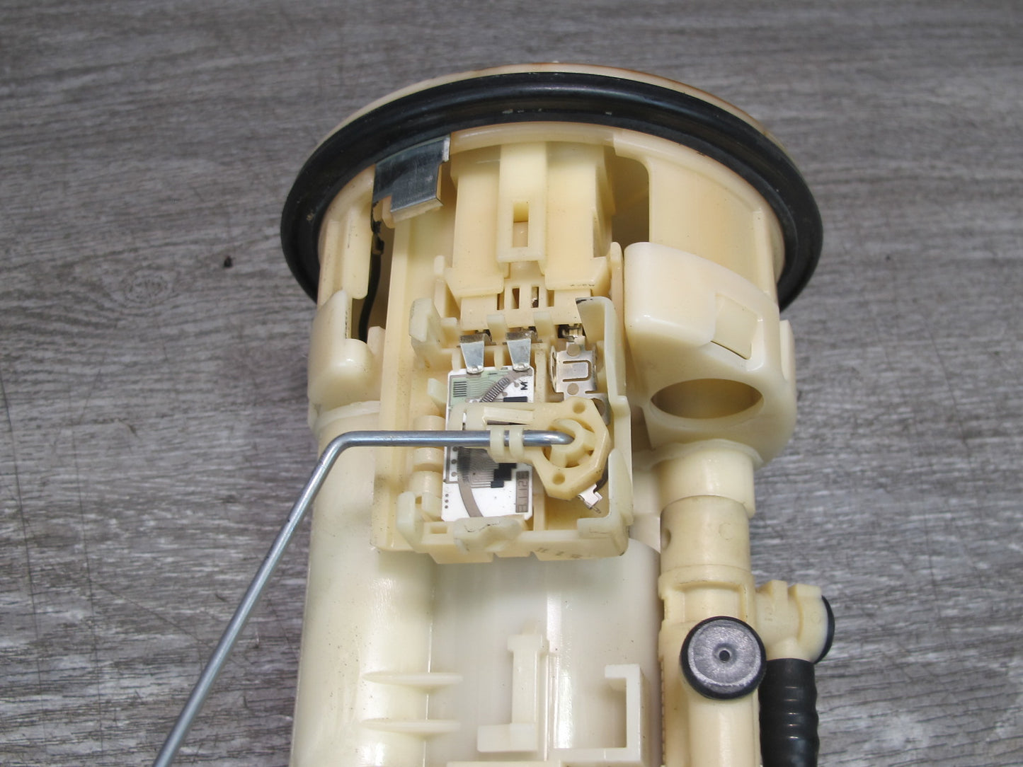01-03 Lexus UCF30L LS430 Fuel Pump Sender Unit 77020-50010 OEM