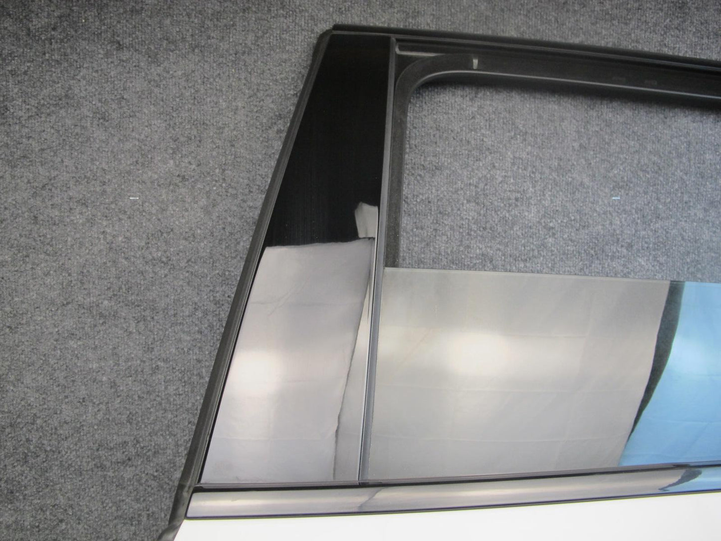 2011-2018 Porsche Cayenne 958 Rear Left Driver Side Door Shell Panel W/ Glass