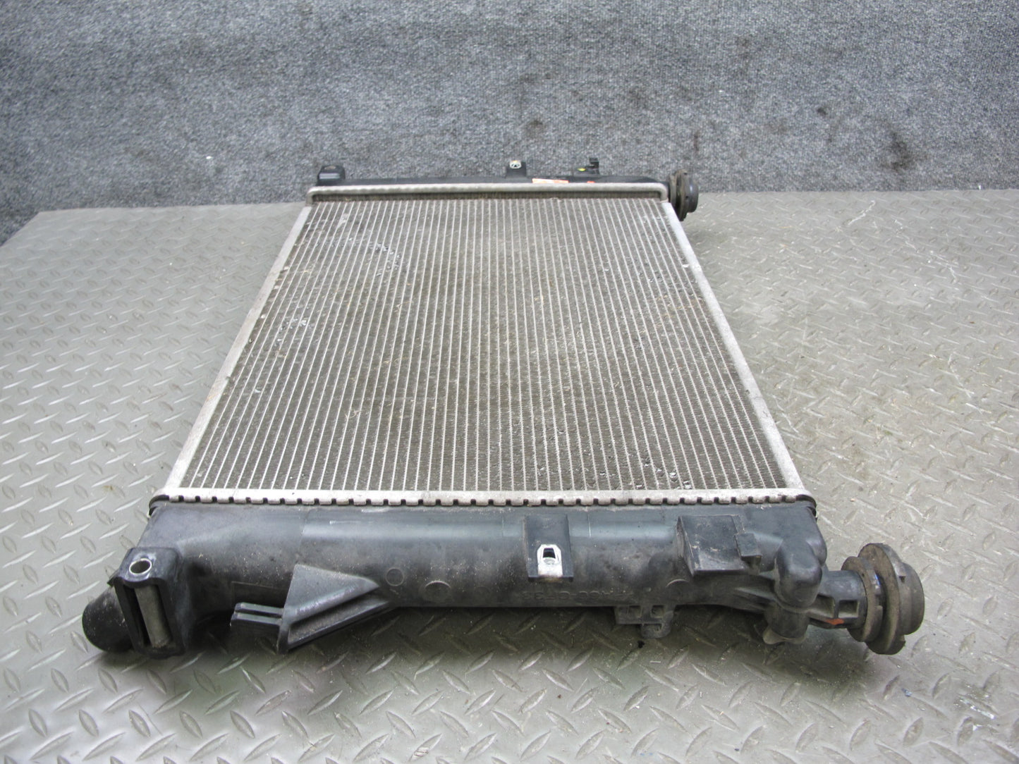 07-10 Saturn SKY Pontiac Solstice 2.0L Turbo AT Engine Cooling Radiator OEM