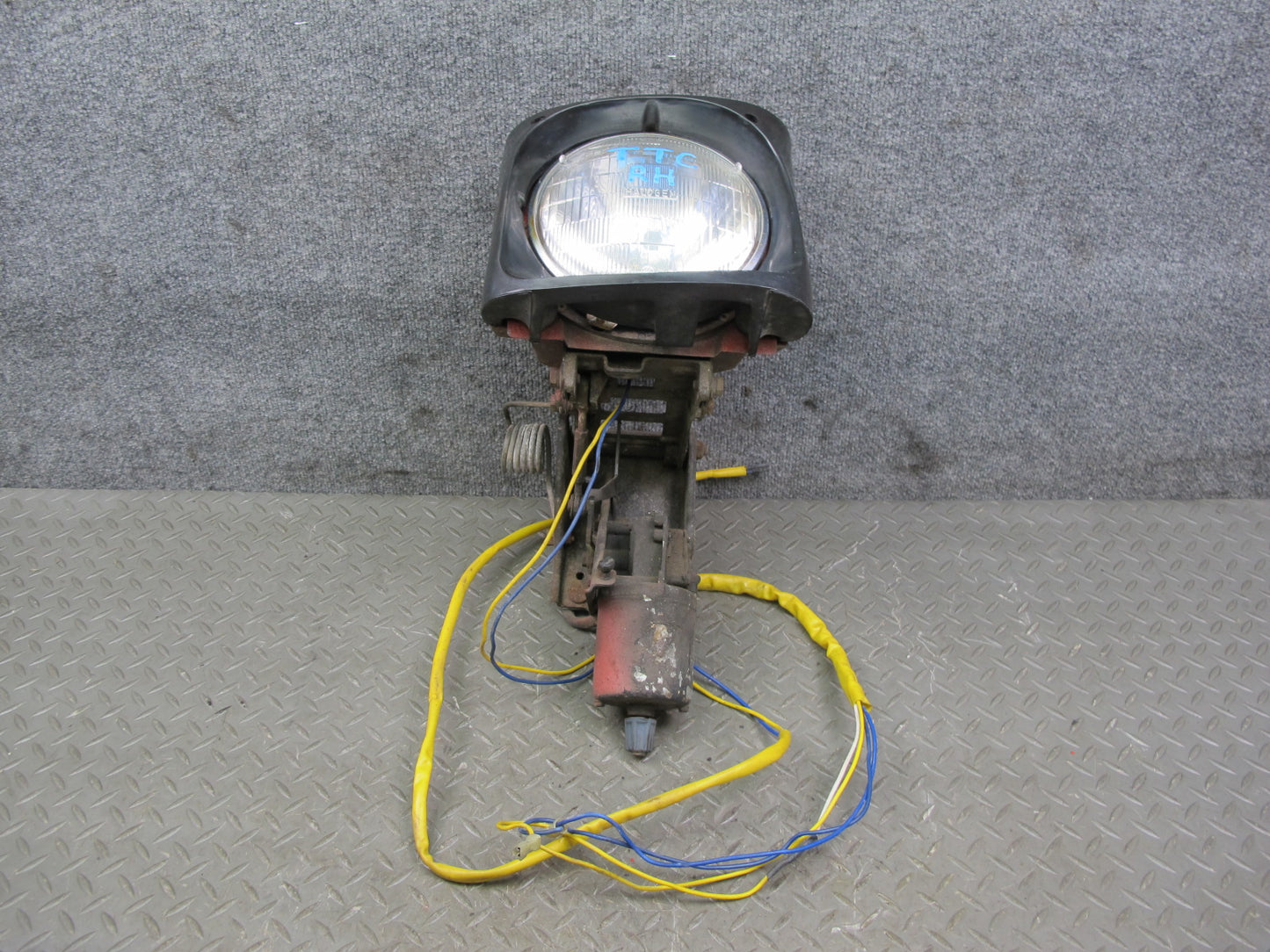 75-82 Triumph TR7 Front Right Headlight Lamp Motor Bracket Assembly OEM