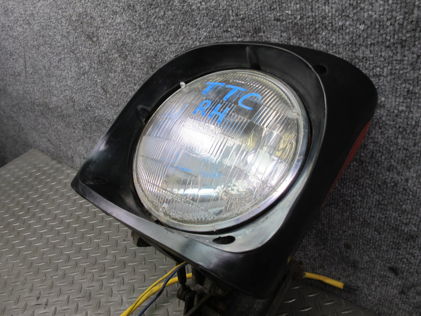 75-82 Triumph TR7 Front Right Headlight Lamp Motor Bracket Assembly OEM