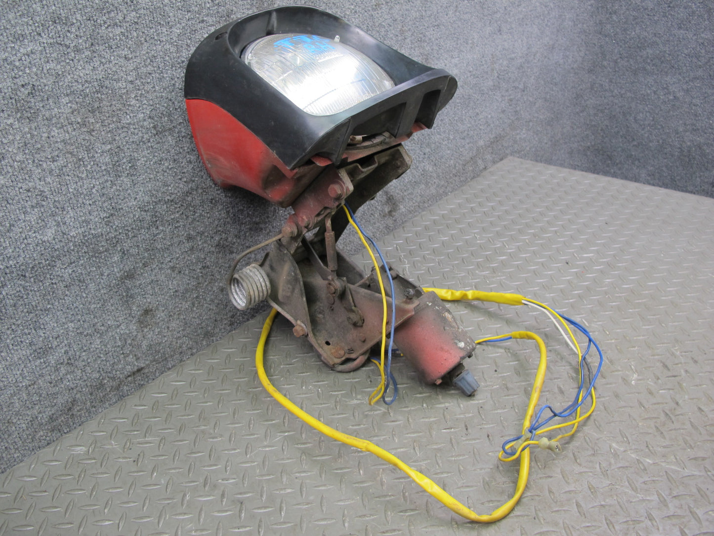 75-82 Triumph TR7 Front Right Headlight Lamp Motor Bracket Assembly OEM