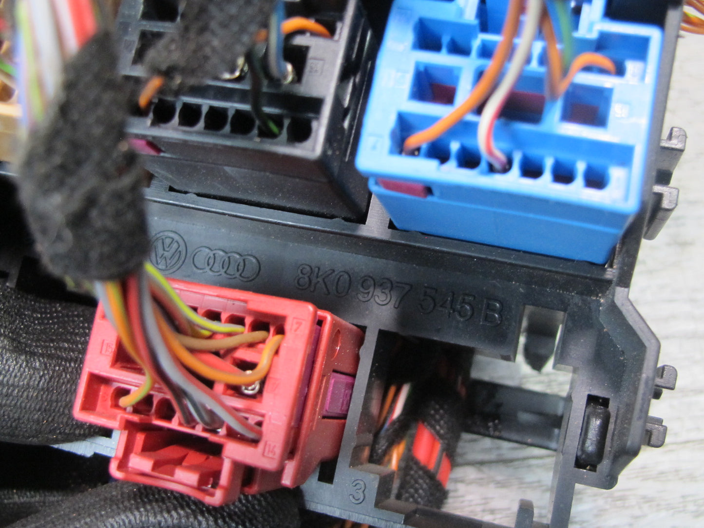 09-16 Audi B8 A4 S4 Power Distribution Junction Fuse Box 8K0937545B OEM