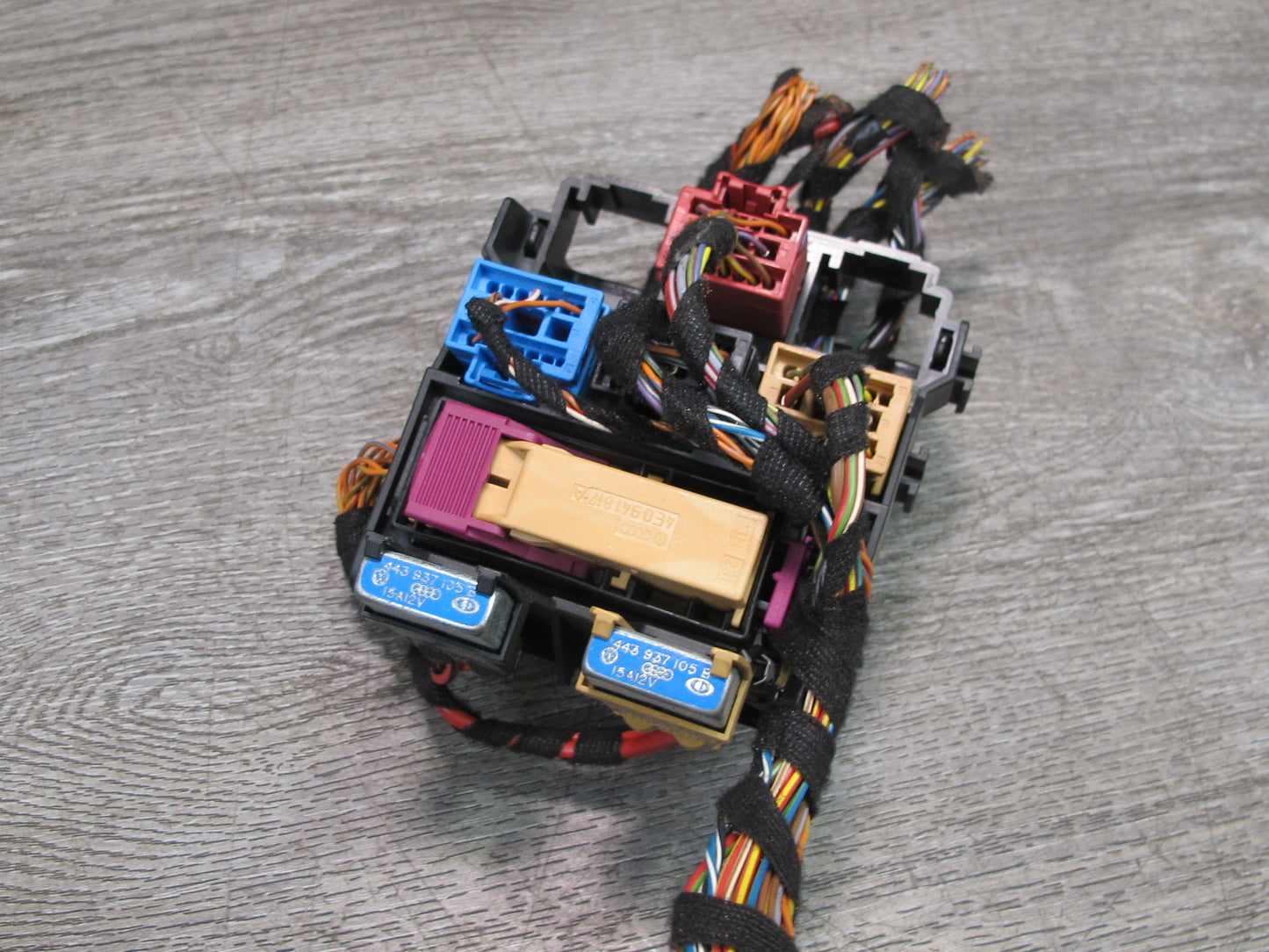 09-16 Audi B8 A4 S4 Power Distribution Junction Fuse Box 8K0937545B OEM