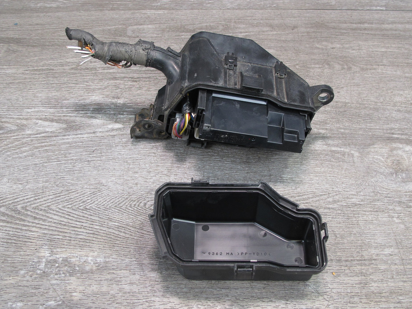 07-09 Lexus LS600h LS460 Headlight Multiplex Control Module w Relay Box OEM