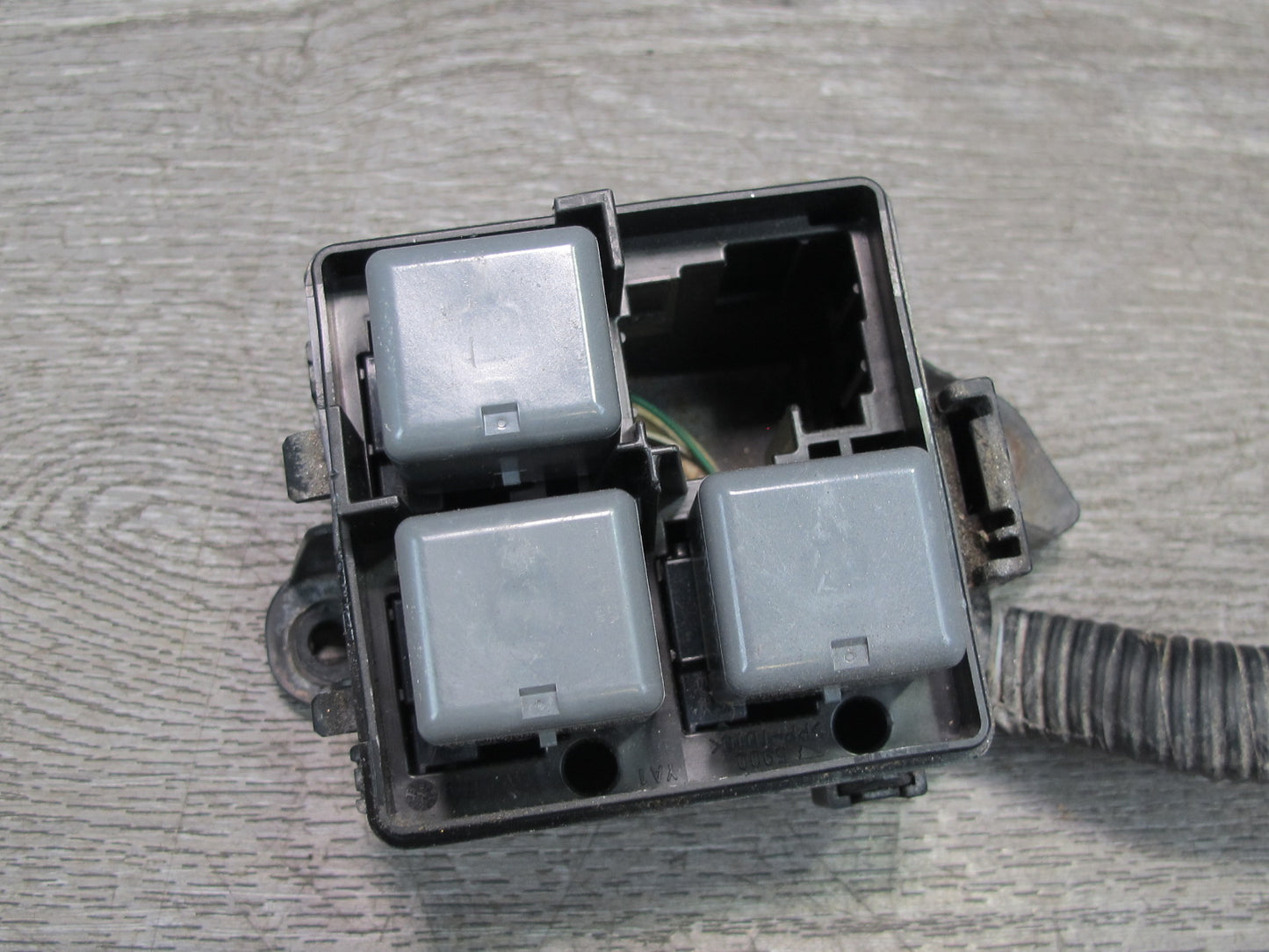 08-16 Lexus UVF46L LS600h Engine Compartment Fuse Relay Box Module OEM