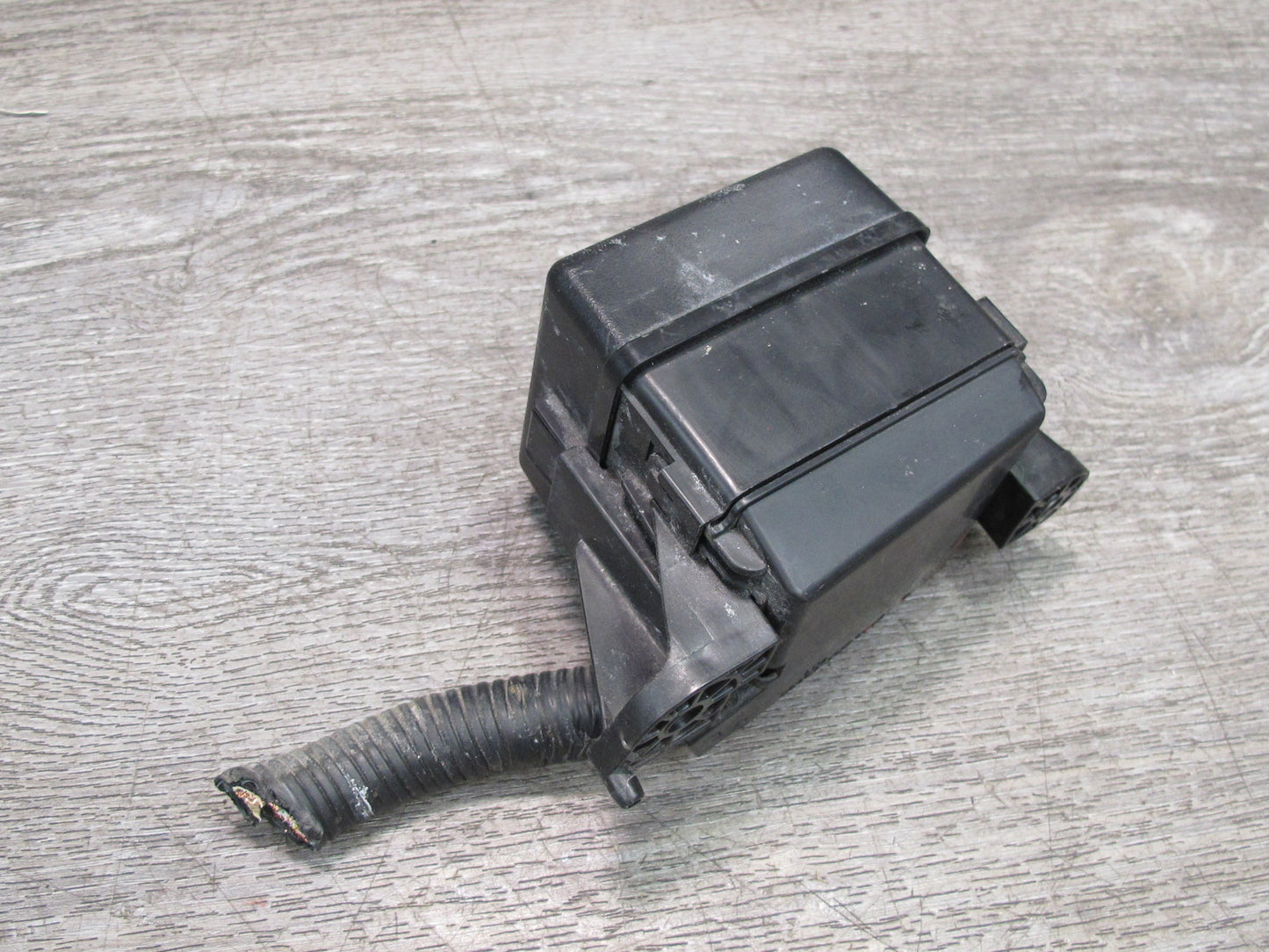 08-16 Lexus UVF46L LS600h Engine Compartment Fuse Relay Box Module OEM