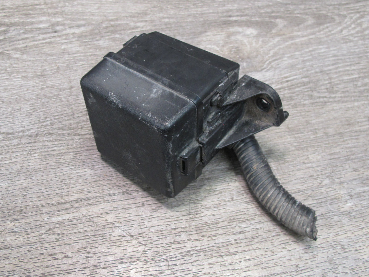 08-16 Lexus UVF46L LS600h Engine Compartment Fuse Relay Box Module OEM