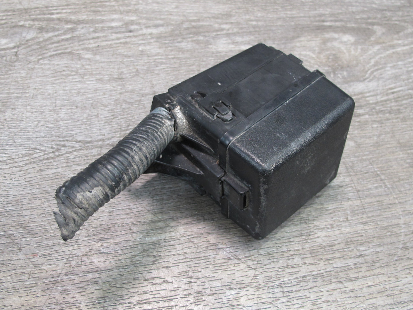 08-16 Lexus UVF46L LS600h Engine Compartment Fuse Relay Box Module OEM