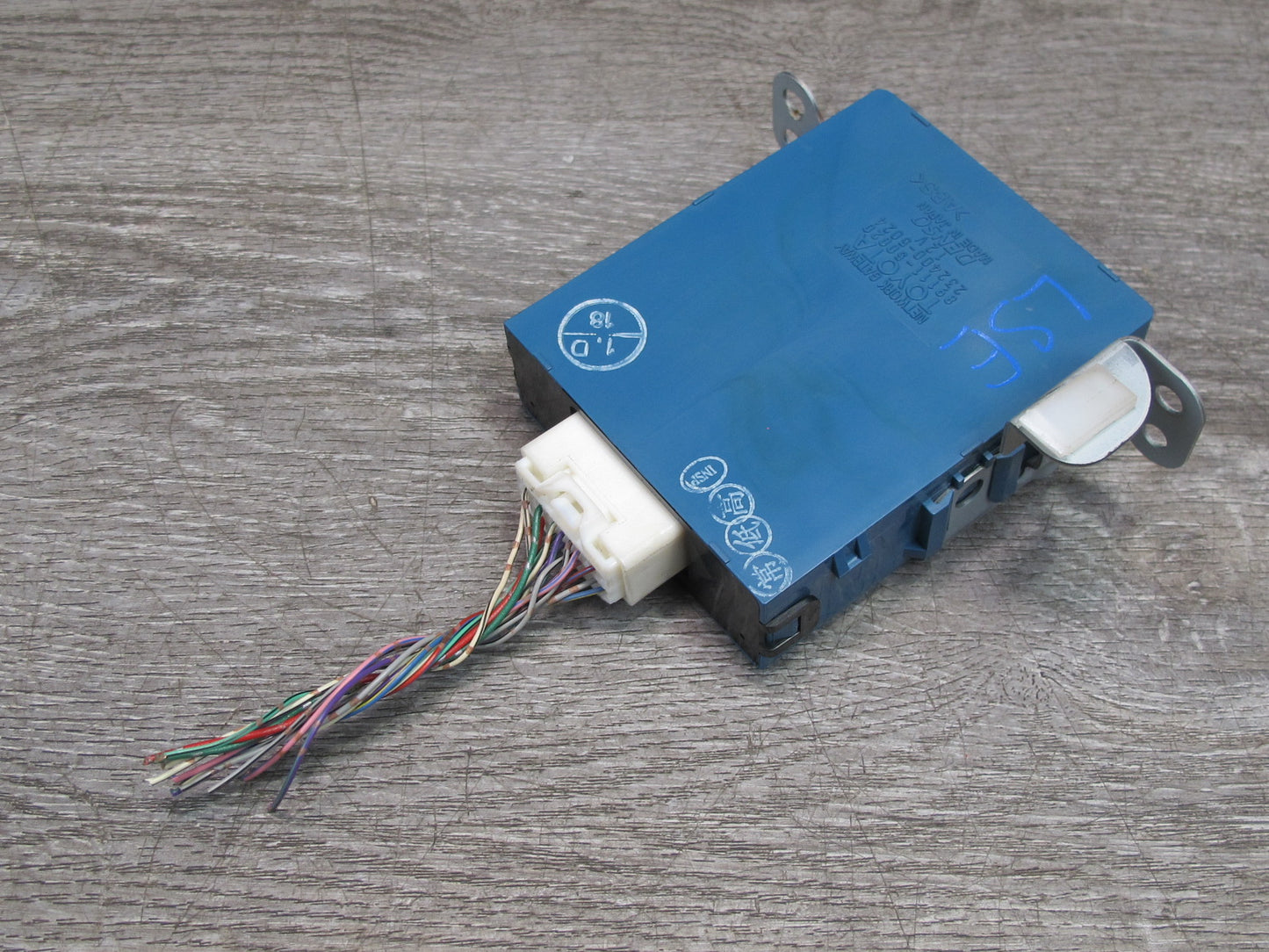 01-06 Lexus UCF30L LS430 Network Gateway Control Module 89111-50020 OEM