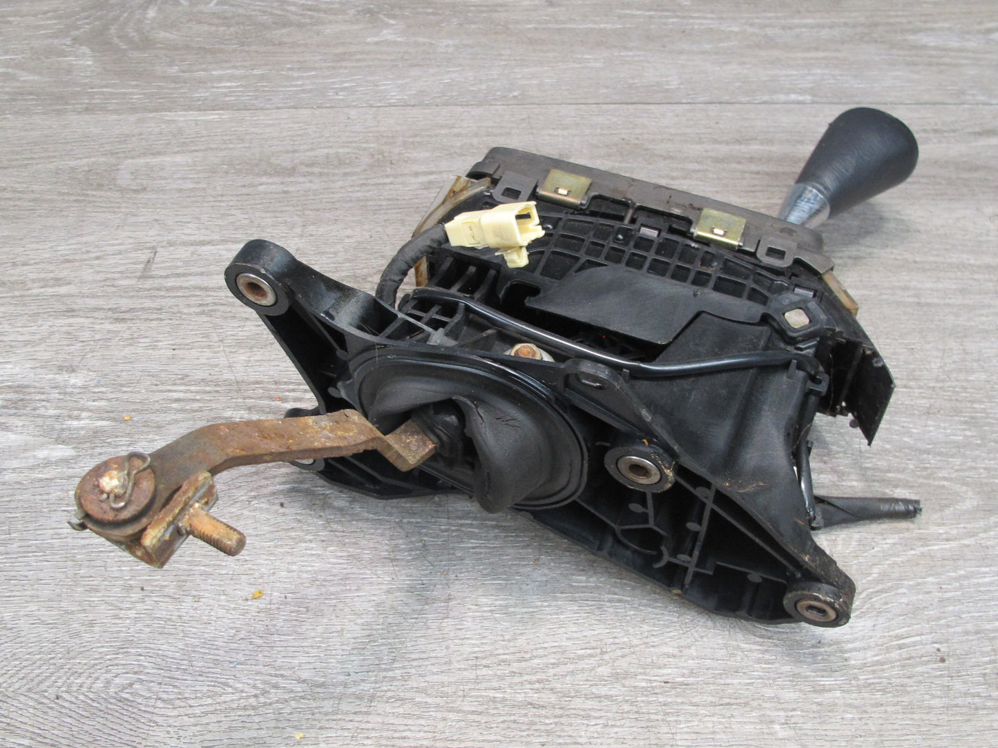 01-03 Lexus UCF30L LS430 A/T Automatic Transmission Shifter Assembly OEM
