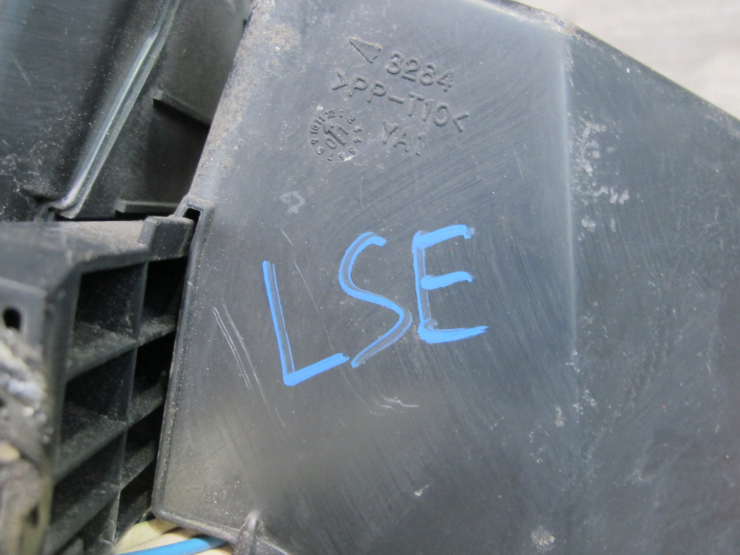 01-03 Lexus UCF30L LS430 Front Left Underhood Relay Fuse Box OEM