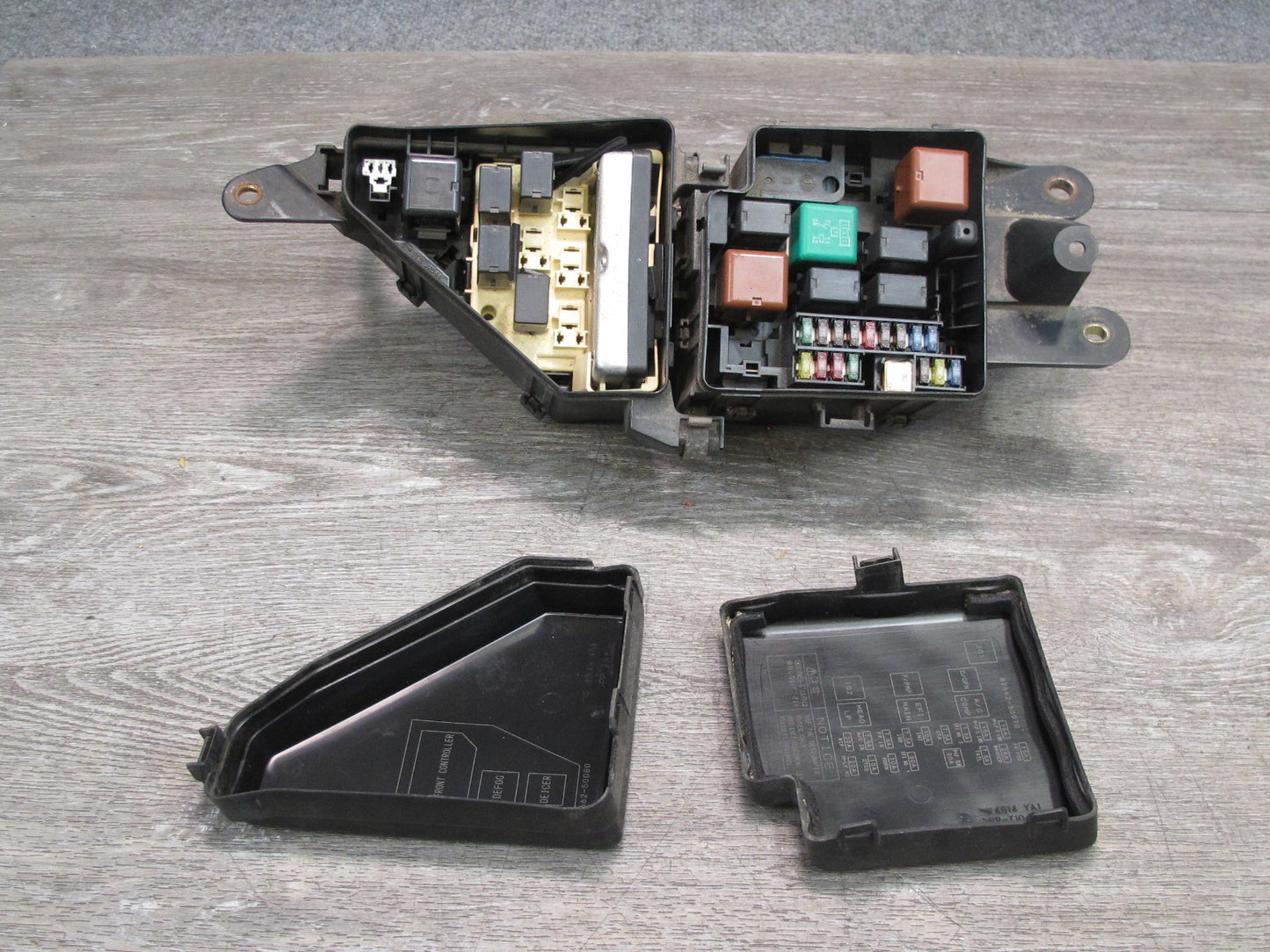 01-03 Lexus UCF30L LS430 Front Left Underhood Relay Fuse Box OEM