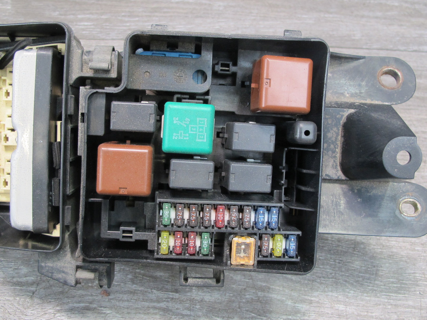 01-03 Lexus UCF30L LS430 Front Left Underhood Relay Fuse Box OEM