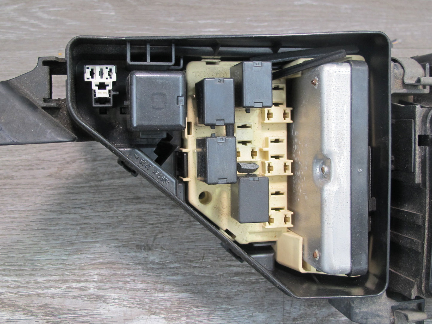 01-03 Lexus UCF30L LS430 Front Left Underhood Relay Fuse Box OEM