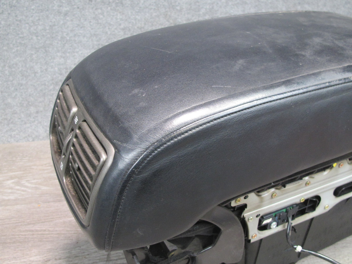 01-03 Lexus UCF30L LS430 Center Console Armrest w Storage & Air Vent Assy OEM