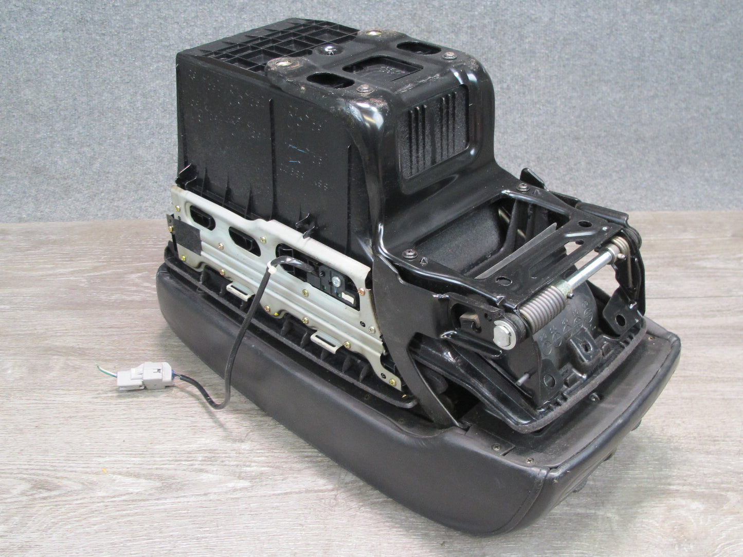 01-03 Lexus UCF30L LS430 Center Console Armrest w Storage & Air Vent Assy OEM