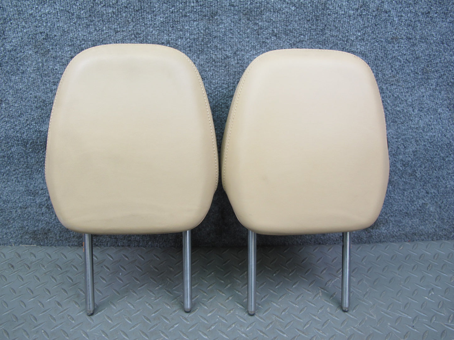 2011-2018 Porsche Cayenne 958 Front Left & Right Side Seat Leather Headrest Set