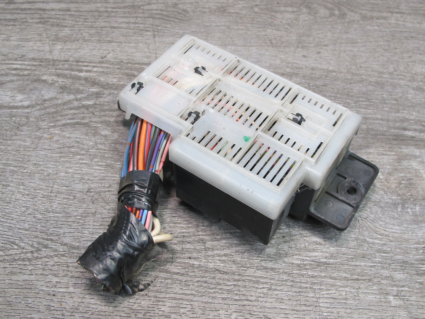84-86 Nissan Z31 300ZX Junction Fuse Relay Box Module OEM