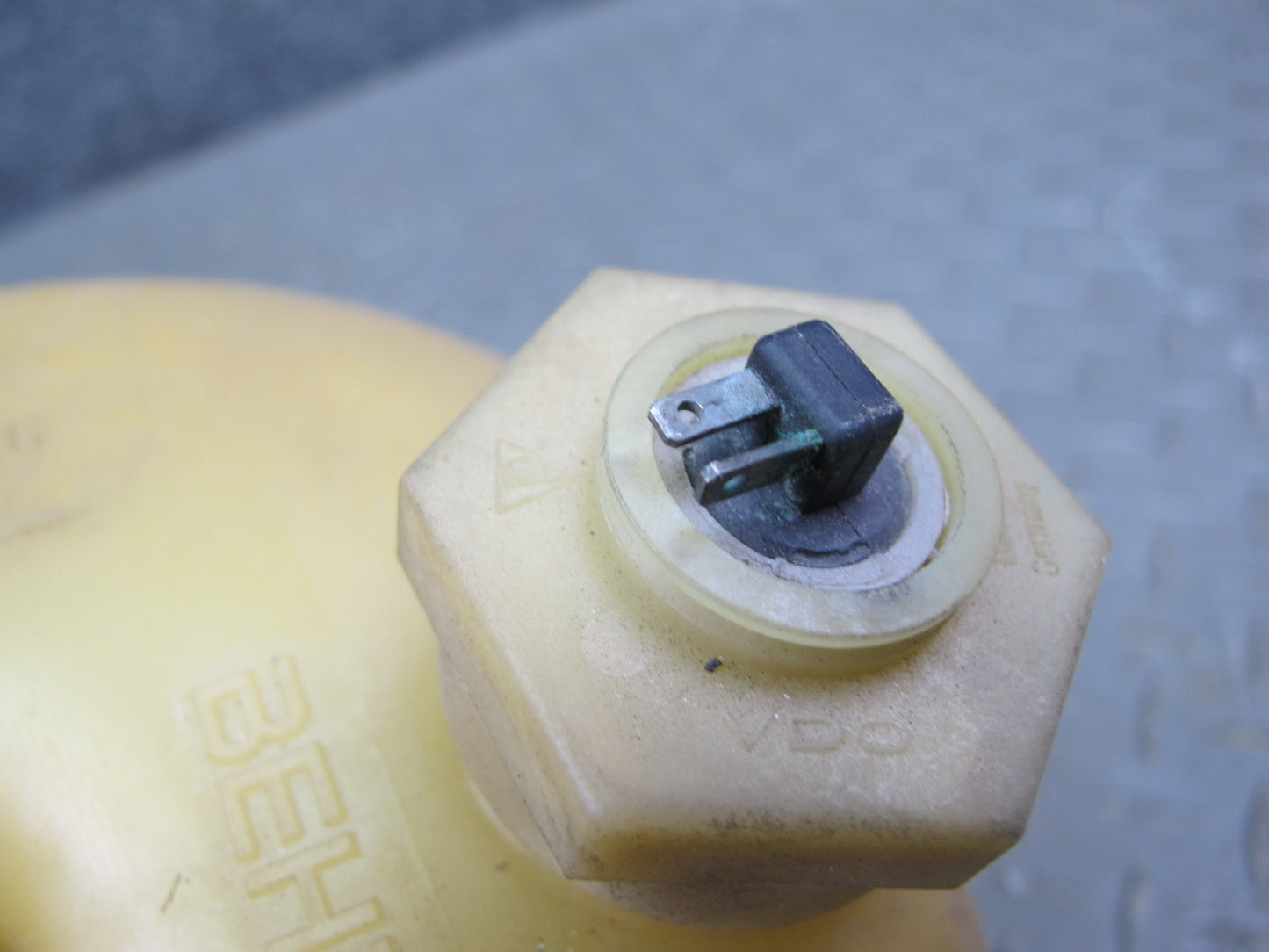 1983-1995 Porsche 928 S Engine Coolant Expansion Overflow Reservoir Tank Bottle