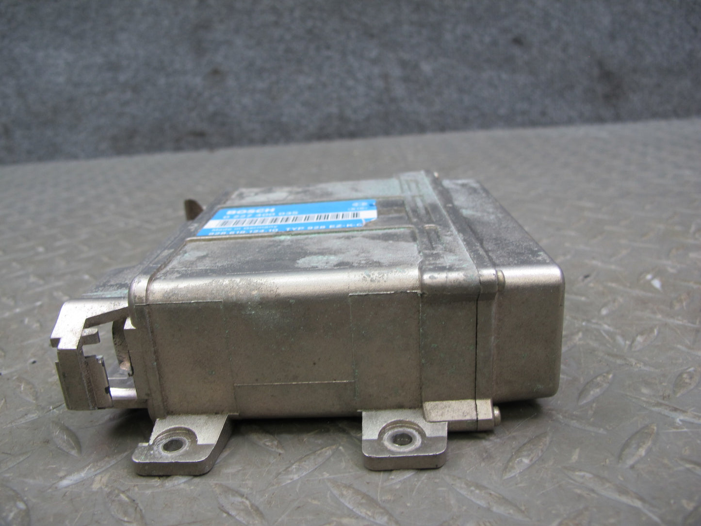 1987 Porsche 928S 5.0L Ignition Control Module Unit 92861812410