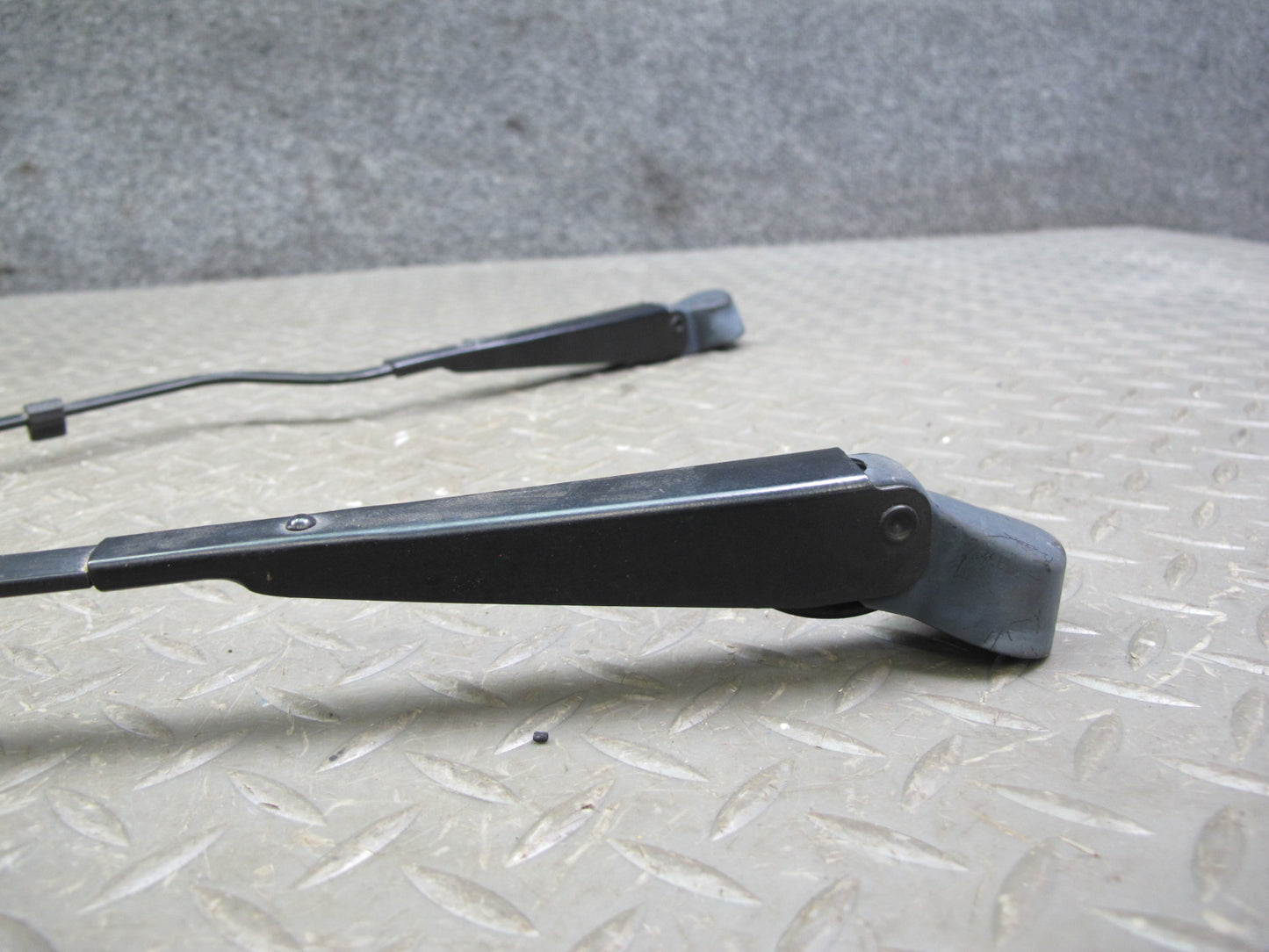 1987-1991 Porsche 928 S Rear Hatch Tail Gate Trunk Wiper Arm Set of 2