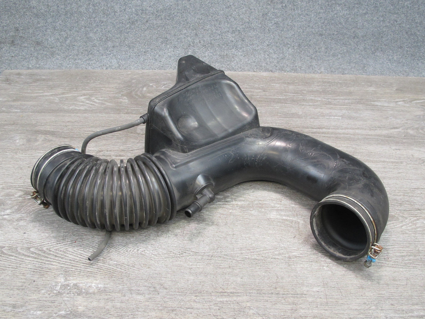 2003-2005 Lexus UZJ120L GX470 Air Cleaner Resonator Tube Hose 17880-50060