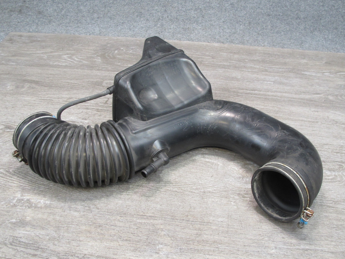 2003-2005 Lexus UZJ120L GX470 Air Cleaner Resonator Tube Hose 17880-50060