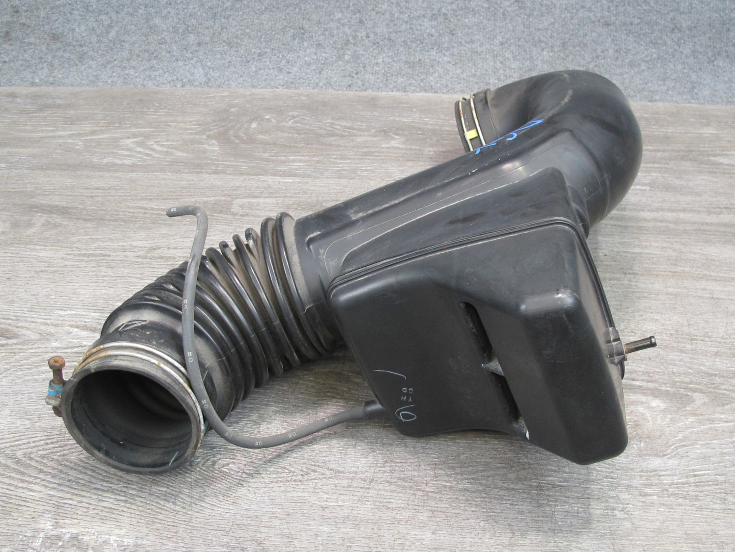 2003-2005 Lexus UZJ120L GX470 Air Cleaner Resonator Tube Hose 17880-50060