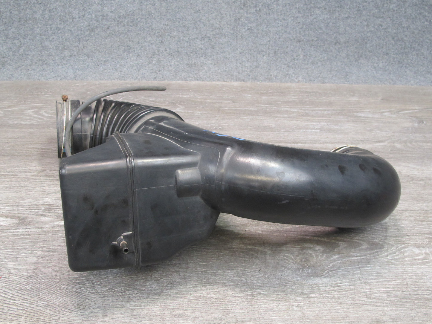2003-2005 Lexus UZJ120L GX470 Air Cleaner Resonator Tube Hose 17880-50060