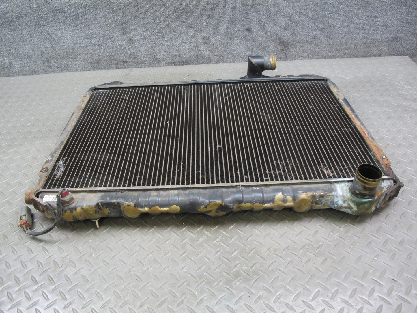 84-89 Nissan Z31 300ZX M/T Turbo Engine Cooling Radiator OEM