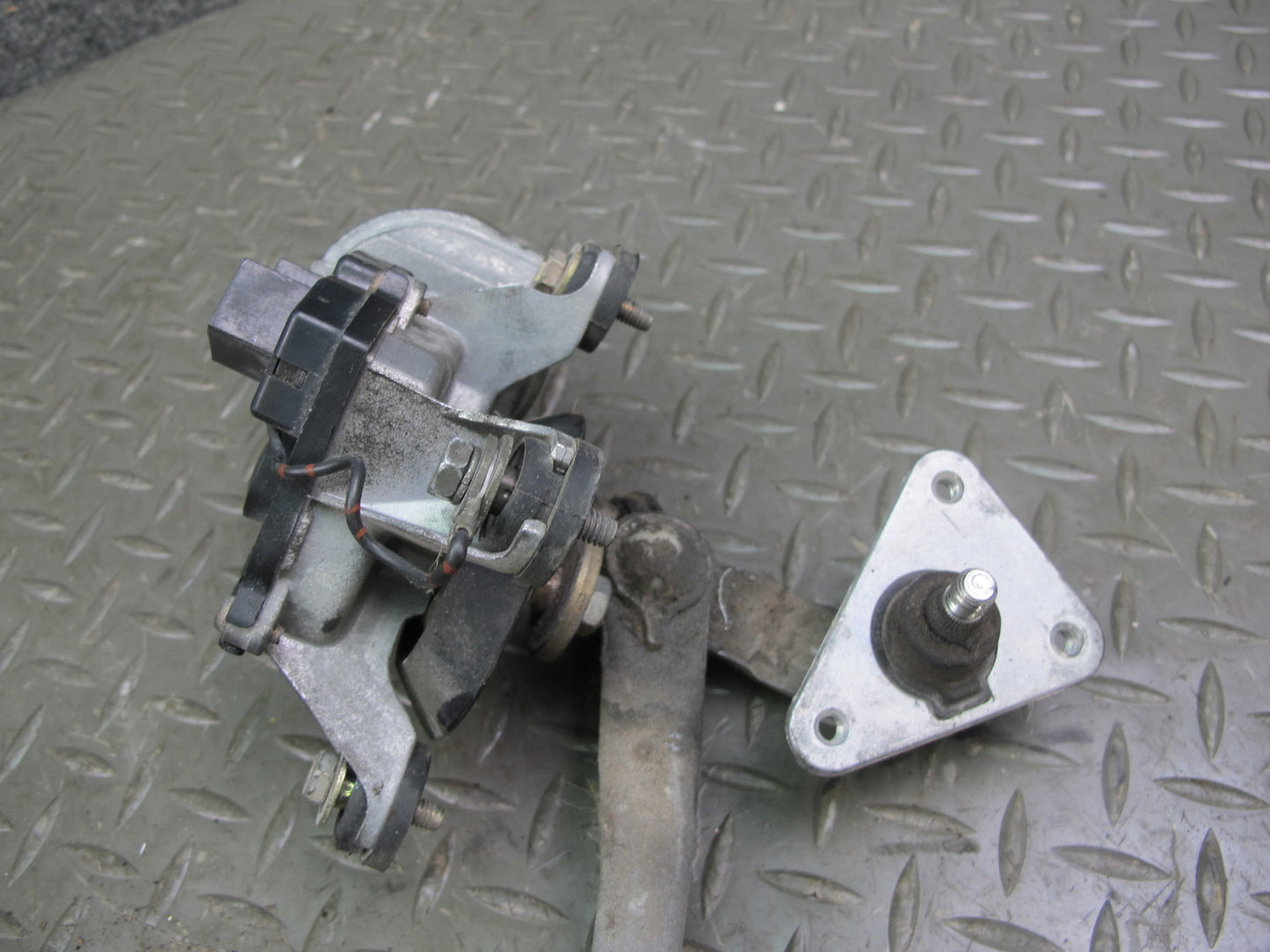 91-99 Mitsubishi 3000GT Windshield Wiper Transmission Linkage w Motor OEM