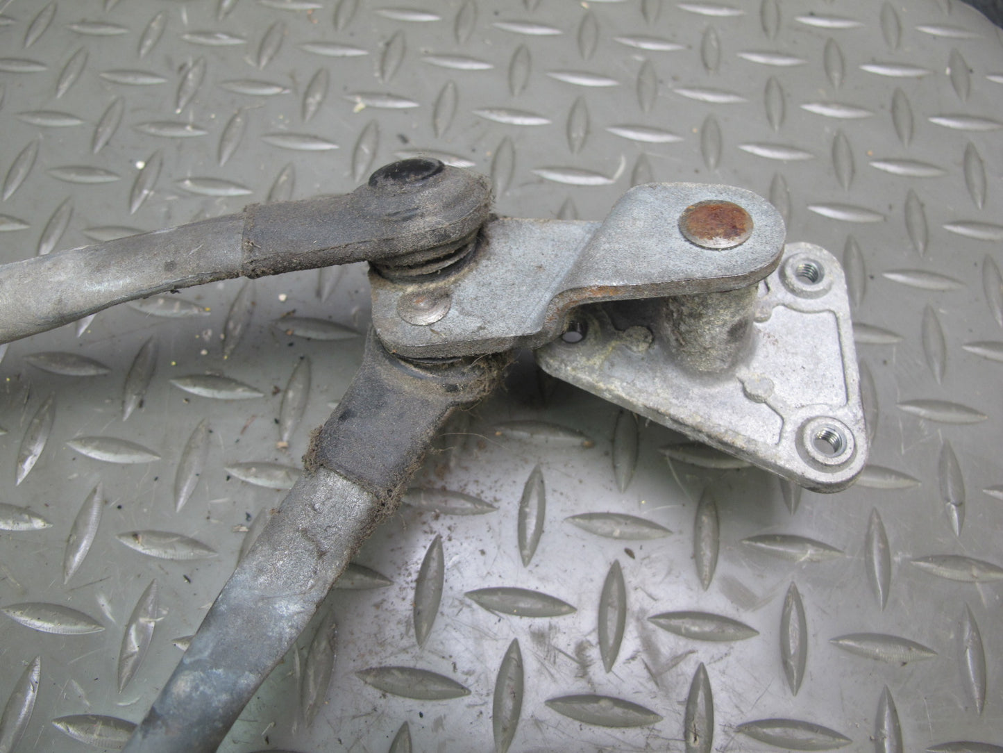 91-99 Mitsubishi 3000GT Windshield Wiper Transmission Linkage w Motor OEM